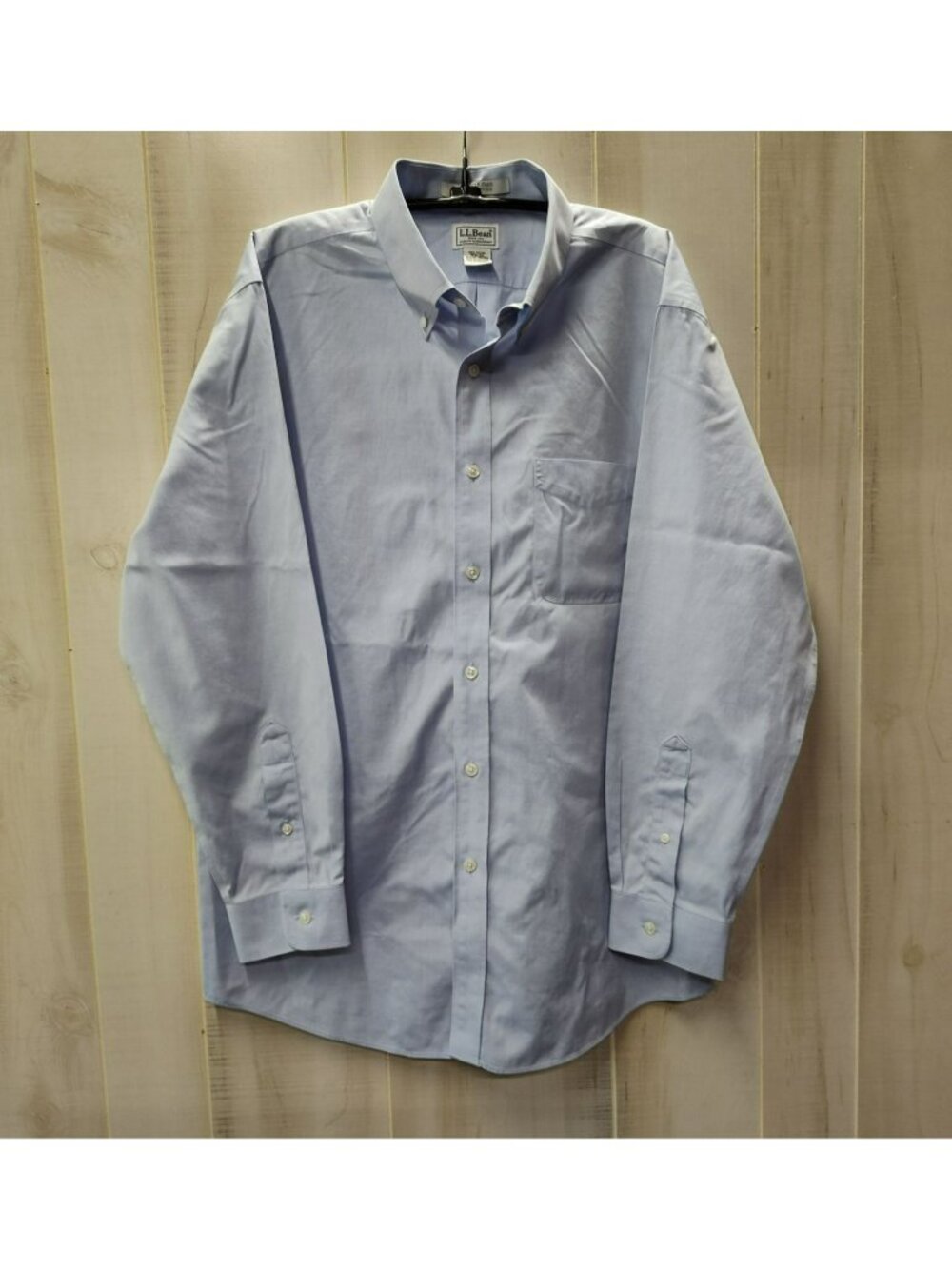 L.L. Bean Wrinkle-Free Lt Blue Button-Up Shirt 16 1/2 33 Slightly Fitted Cotton